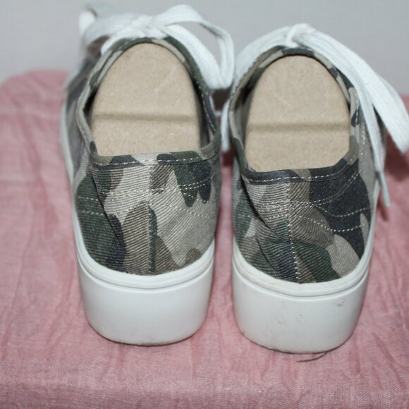 American Eagle Camouflage Sneakers - Picture 5 of 6